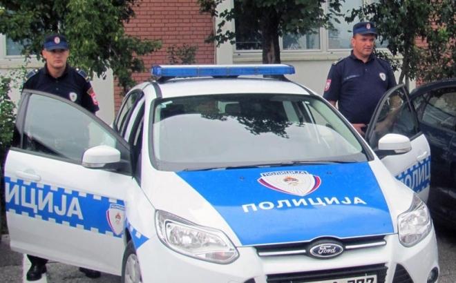 Policija apelira da se građani ne okupljaju u grupama na javnim površinama