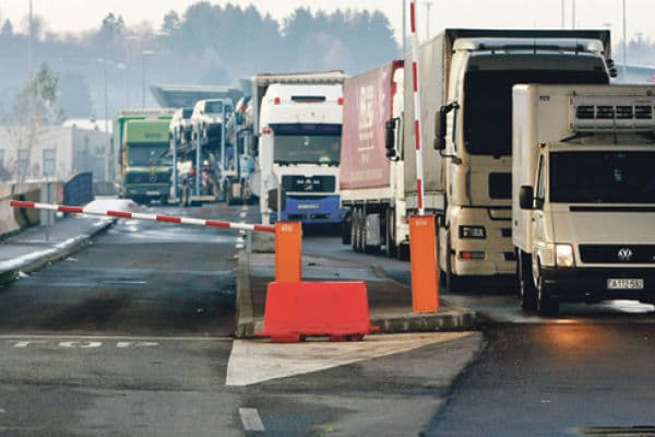Apokaliptične scene: Bosanska Gradiška postala grad karantina i kamiona