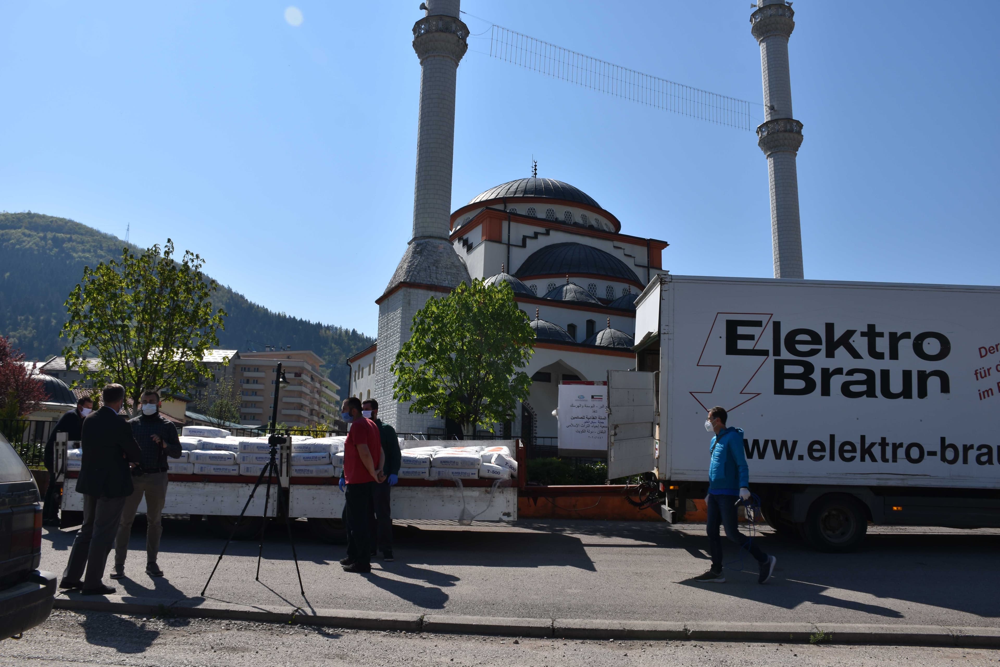 Paketi s hranom za socijalno ugrožene