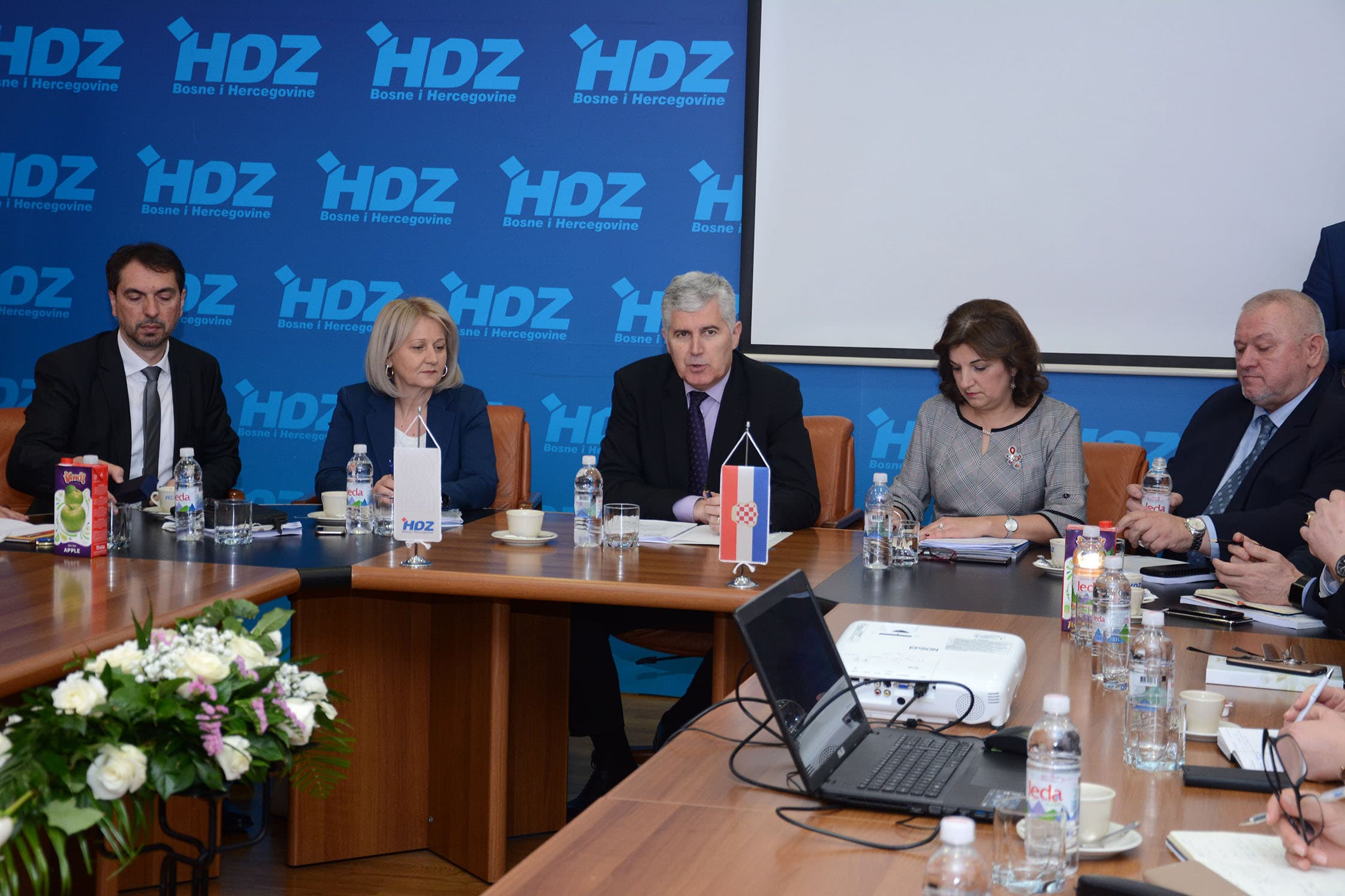 HDZ BiH pozvao SDA da prestane izazivati sukobe u vrijeme krize