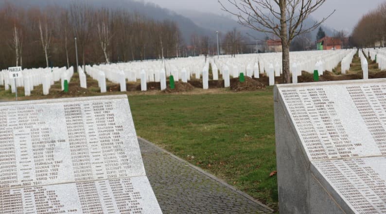 Pripreme za komemoraciju 11. jula u Potočarima: Dženaze će se obaviti samo u prisustvu porodica žrtava genocida?