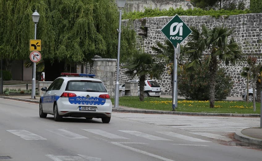 Na ulicama samo policija, Hitna pomoć i vatrogasci