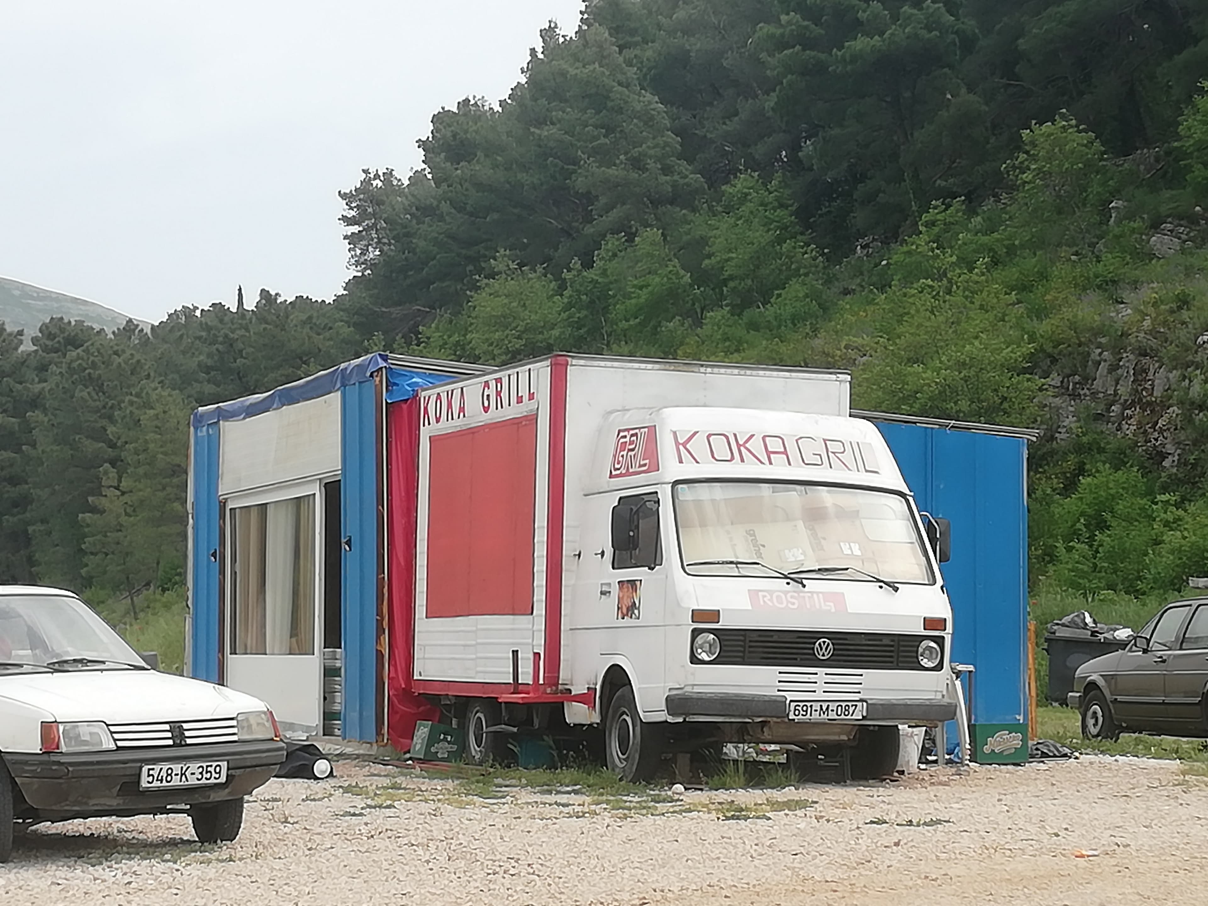Napad nožem ispred kafane u Trebinju