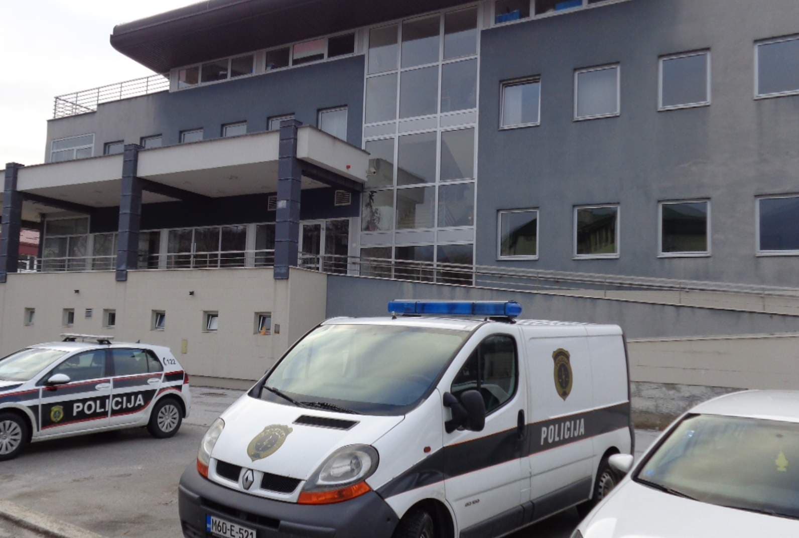 Bijesni Dobojlija zbog ljubavnice napao policajca sjekirom