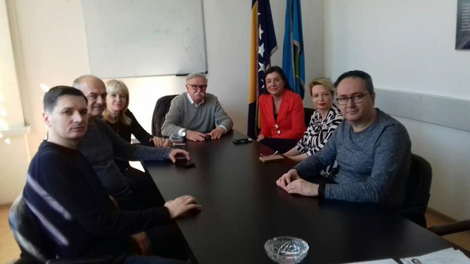 Nastavljaju se pritisci na novinare koji otkrivaju afere u doba korone