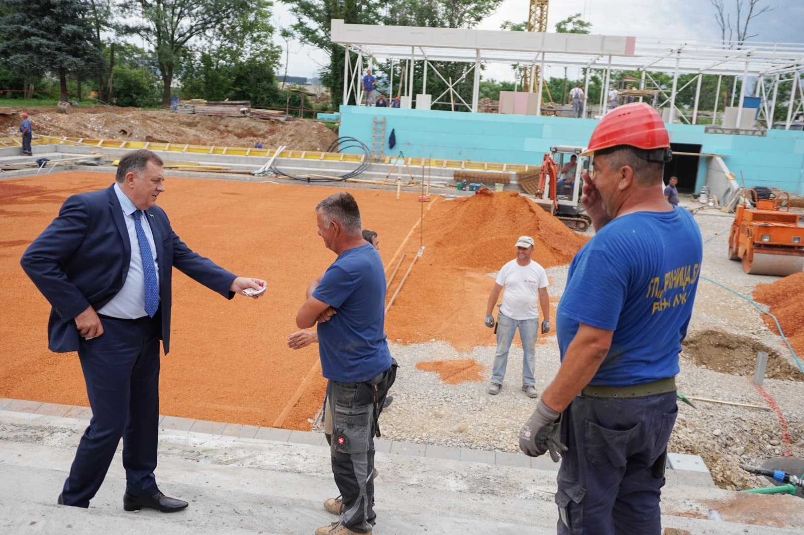 Dodik časti radnike - Avaz