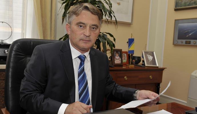 Komšić: SDA i HDZ su se dogovorili da će pokušati prevariti jedni druge