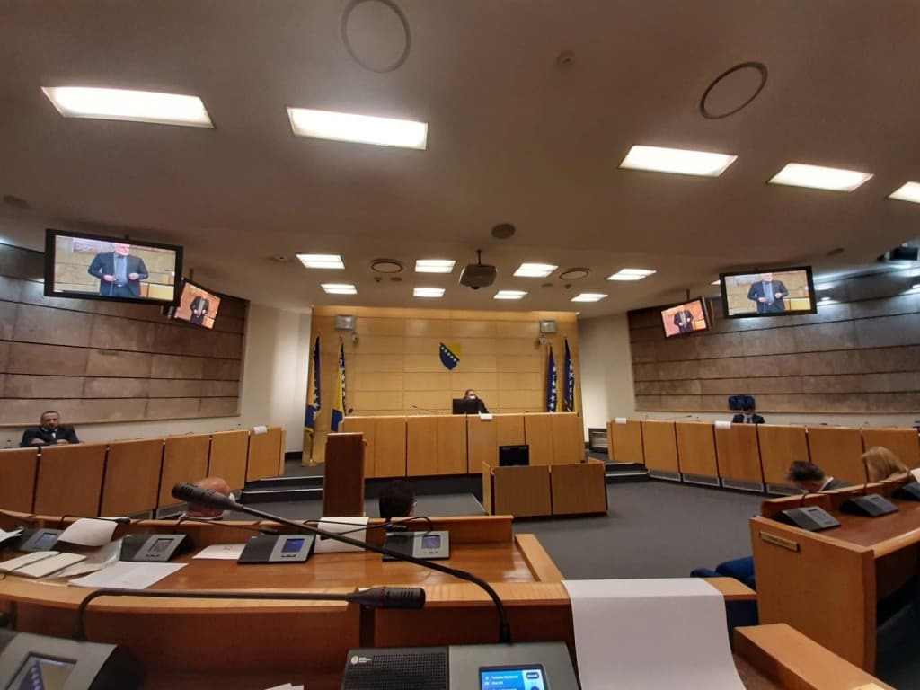 Delegati usvojili zaključak o nabavci spornih kineskih respiratora