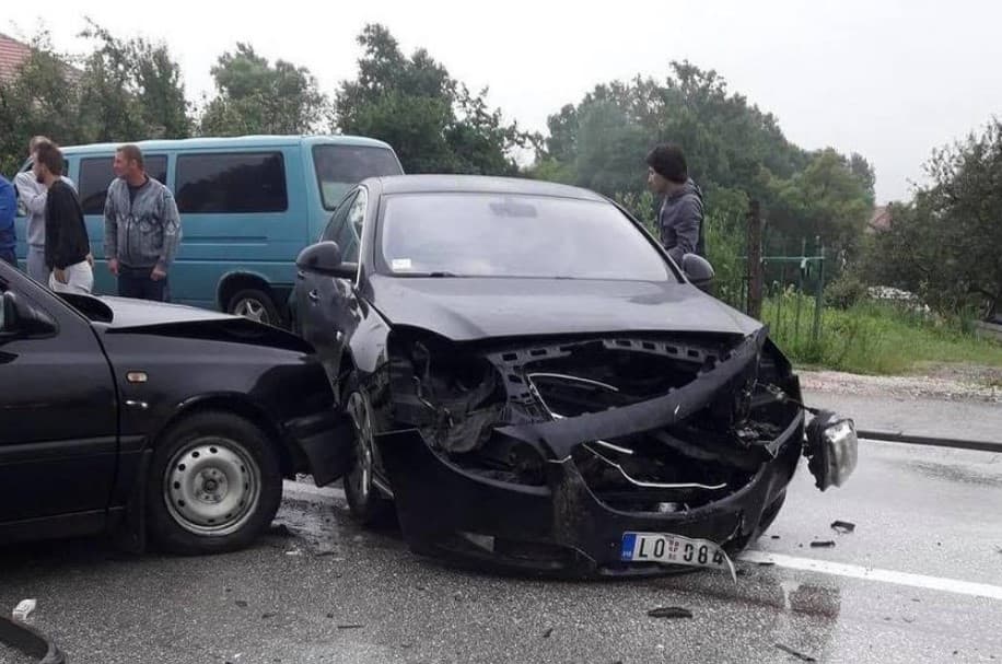 Nesreća kod Kalesije: Povrijeđene dvije osobe