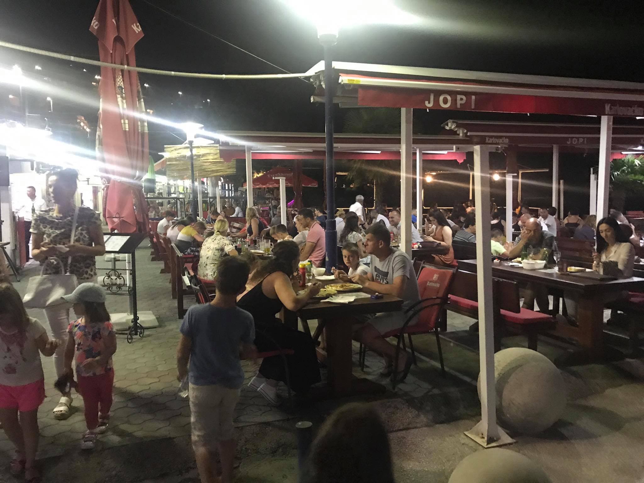 Kafići i restorani u Neumu večeras puni: Tek se očekuju velike gužve