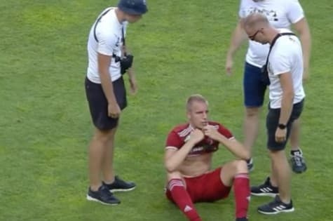 Sedmostruki prvak ispao iz lige, navijači ganjali igrače po terenu