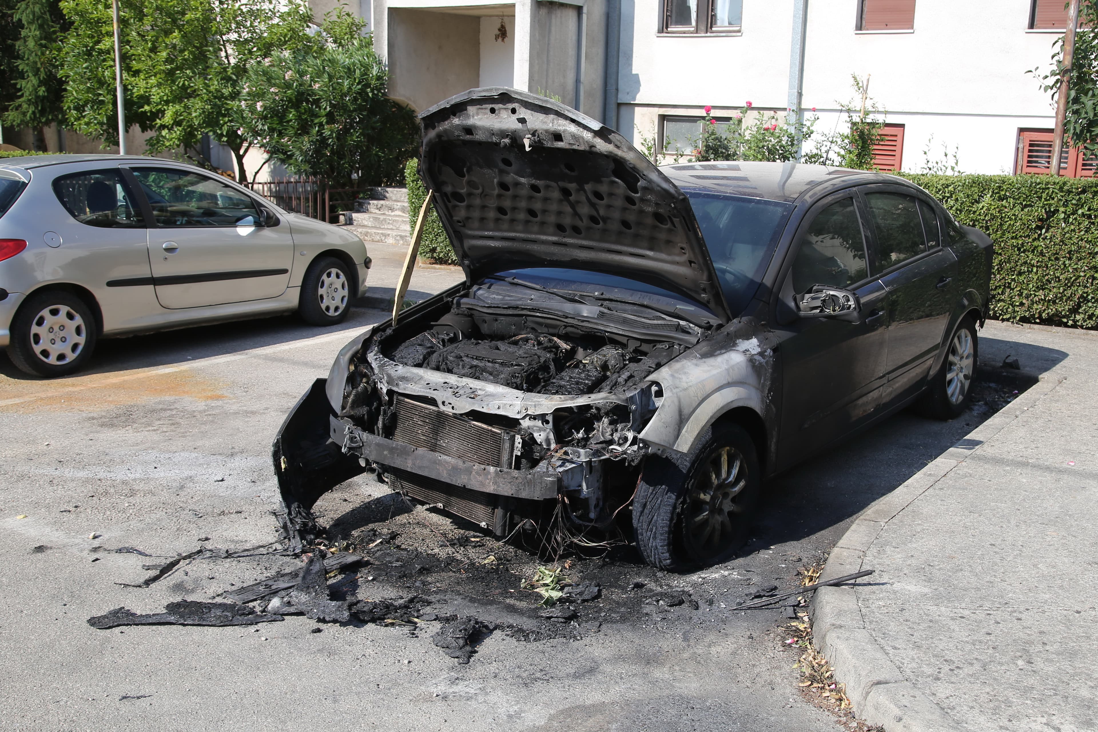 U naselju Gorica gorjela Opel Astra