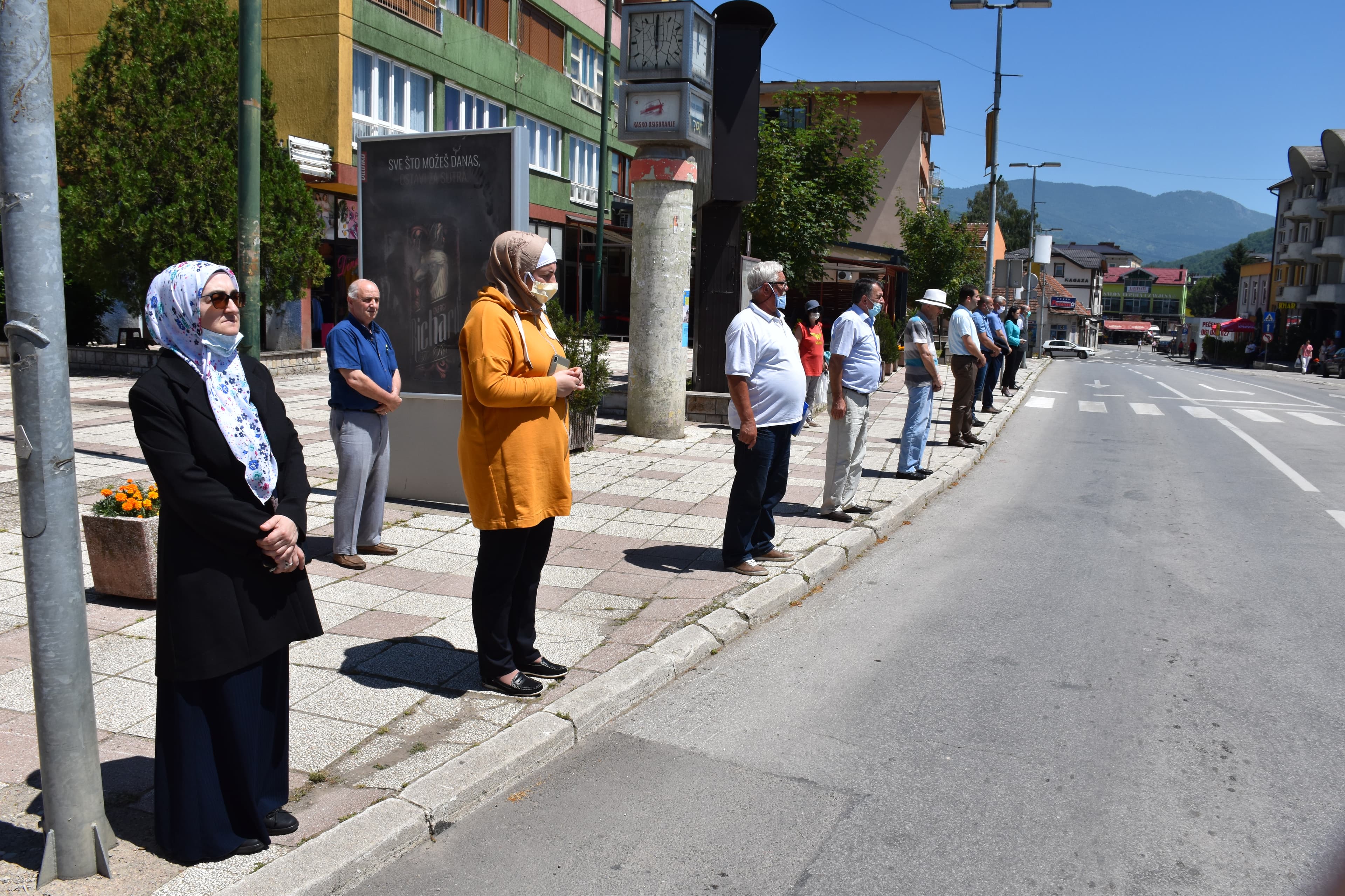 Uz učenje Salle sa džamija, Goraždani stali i odali počast žrtvama Srebrenice