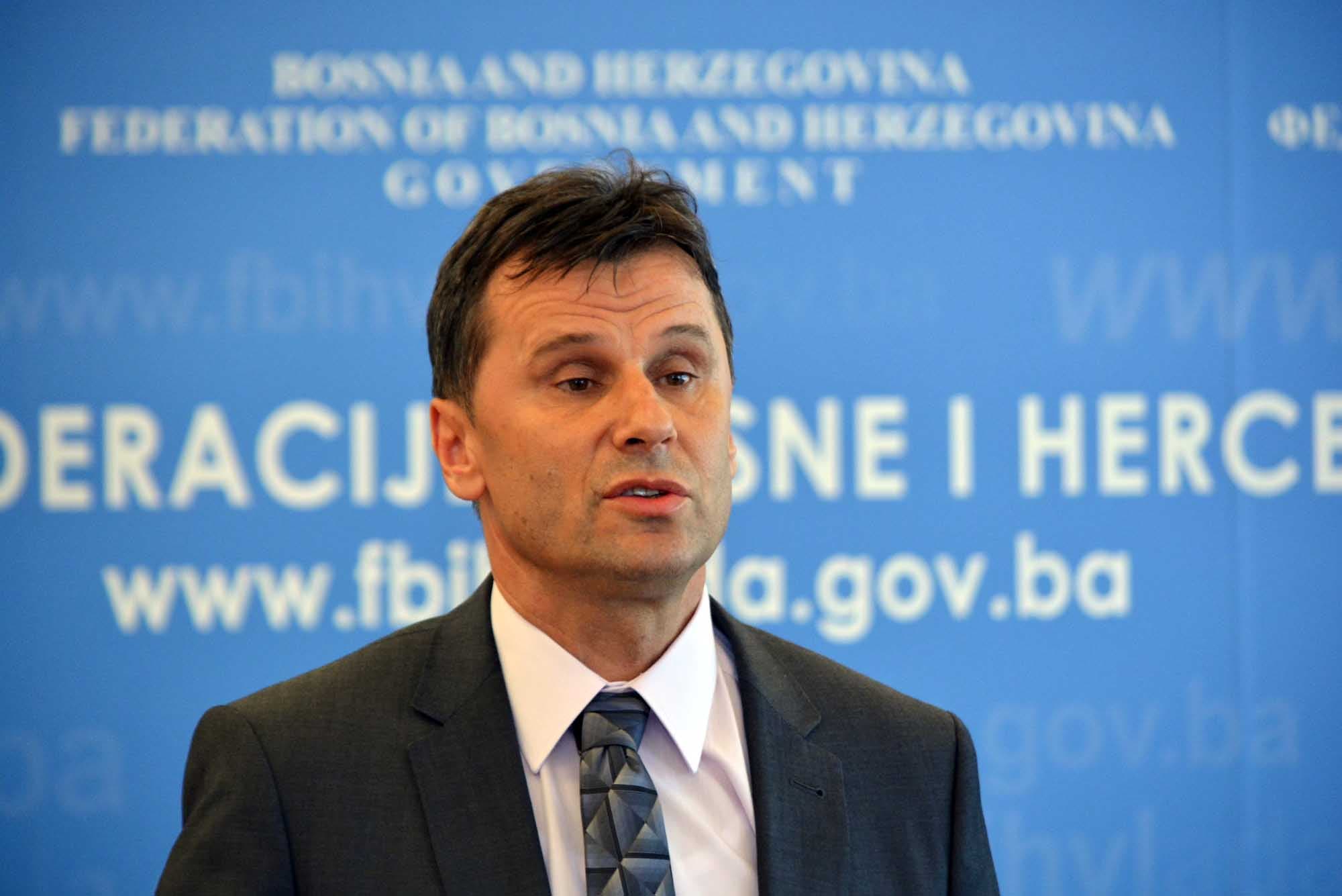 KCUS: Netačne informacije da je premijer Fadil Novalić "na kisiku"