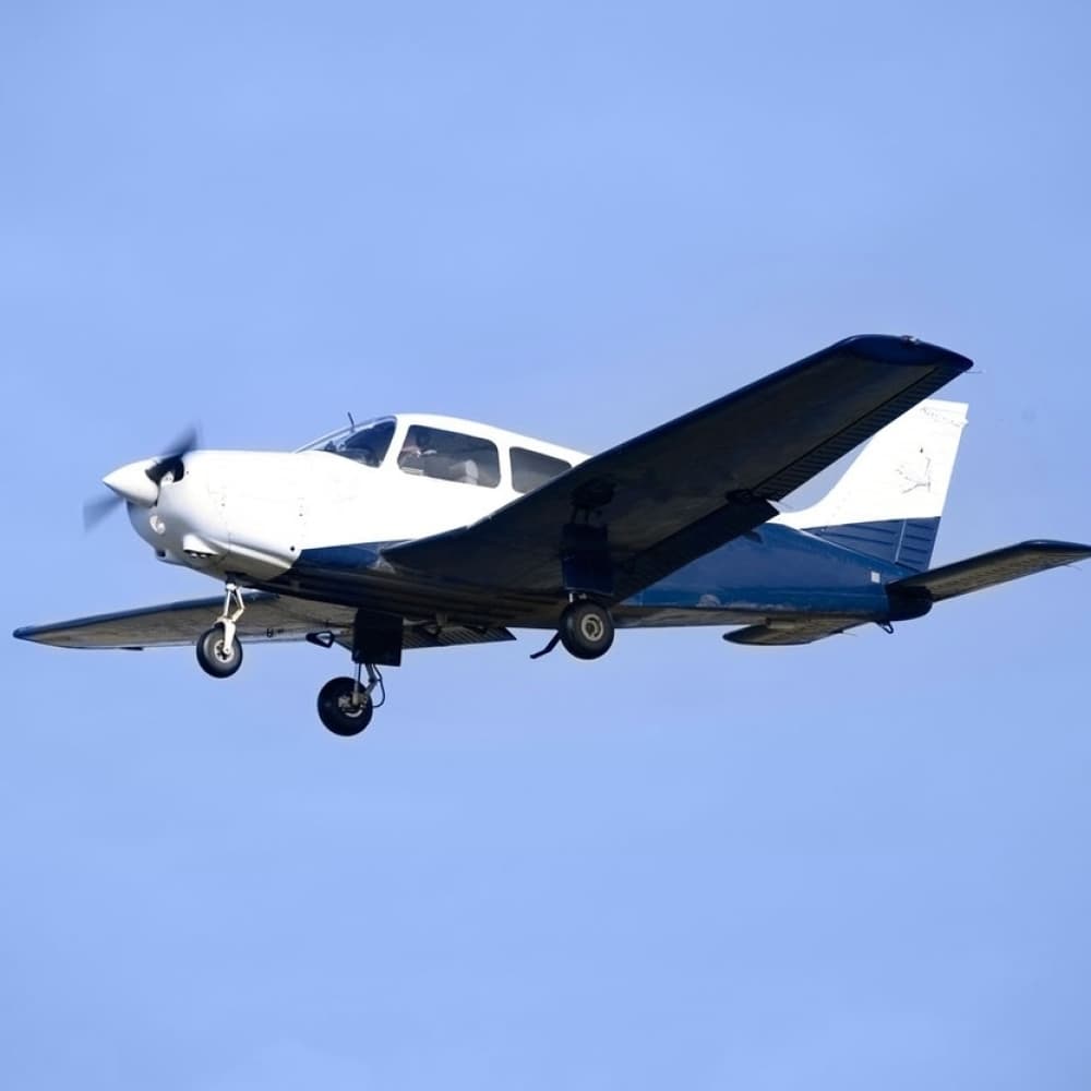 Izgubljen kontakt sa avionom u kojem je bilo šest osoba