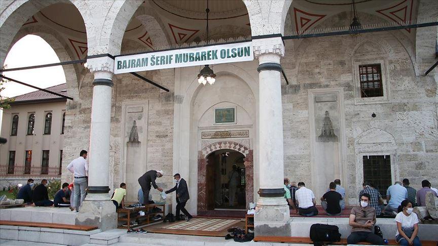 Bajram-namaz klanjan u banjalučkoj Ferhadiji uz epidemiološke mjere