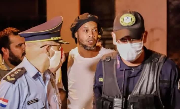 Ponovo teške optužbe protiv Ronaldinja: Legendarni Brazilac se vraća u zatvor!