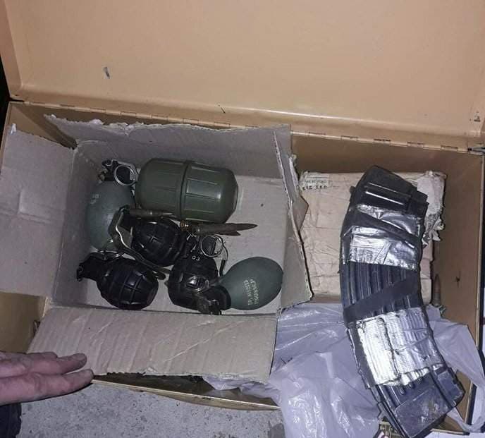 Oduzeti puška, ručne bombe i municija
