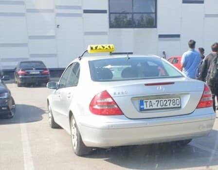 Lov u mutnom: Taksista uredno prevozi migrante, dok se njegovi sugrađani muče u haosu