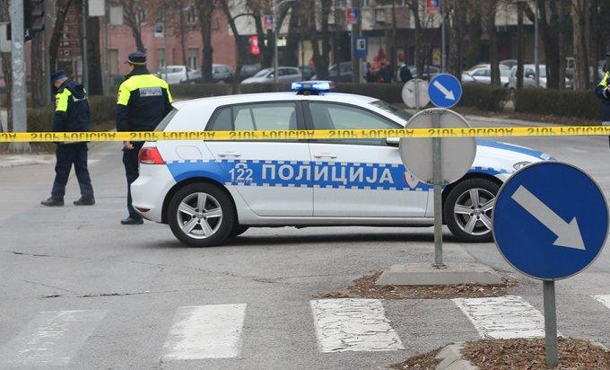 Polupao staklo i retrovizor na drugom automobilu pa napao i vozača