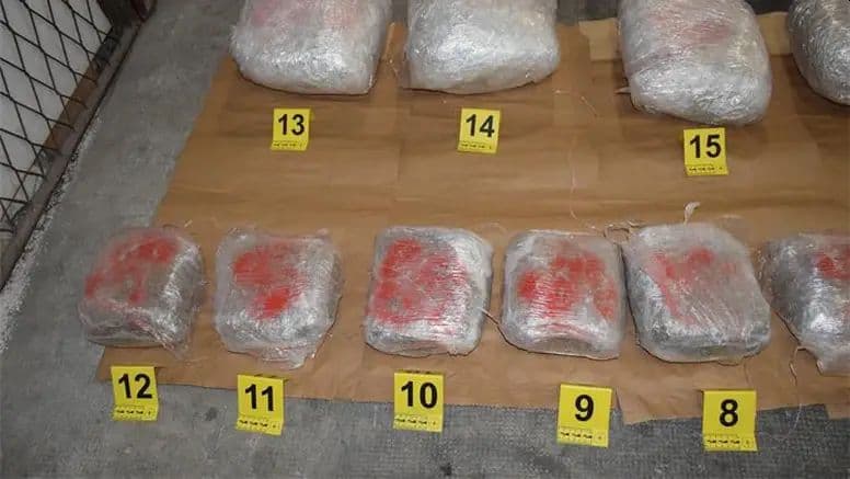 Zbog nepropisnog parkiranja u automobilu pronađeno 46 kilograma marihuane