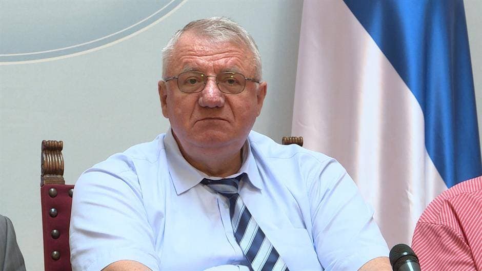 Šešelj udario na Vučića