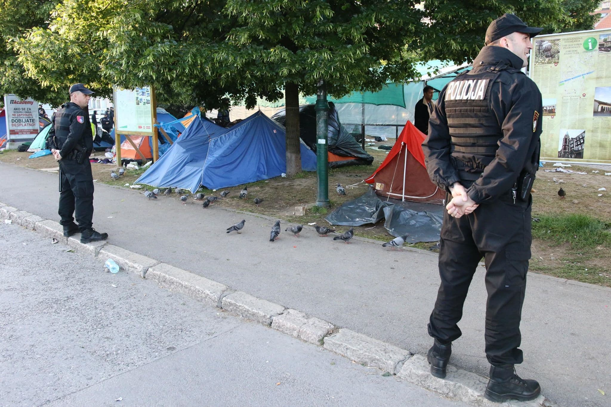 Policija i migranti - Avaz