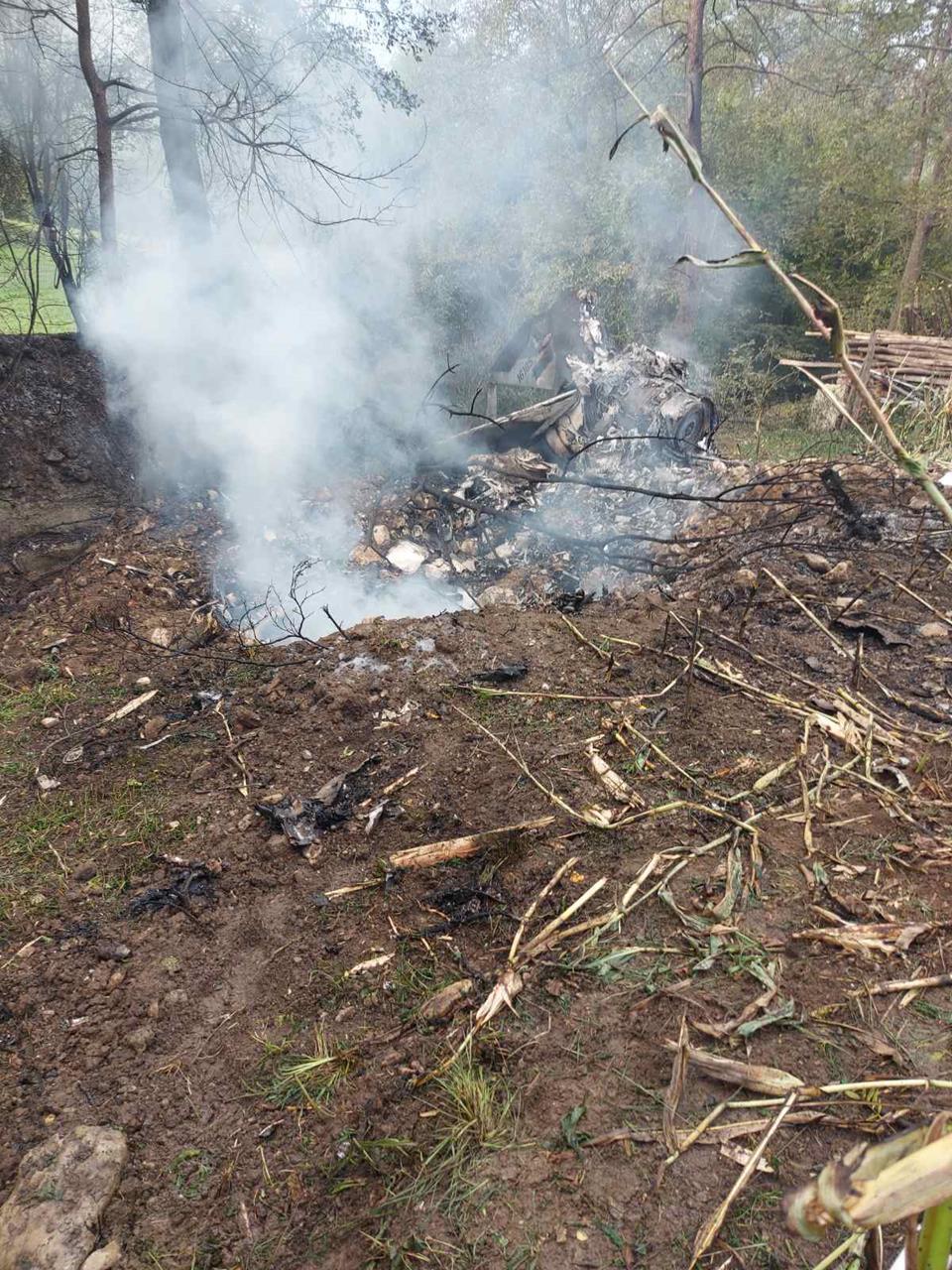 Na granici Bosne i Hercegovine i Srbije srušio se MiG-21, vatrogasci na terenu