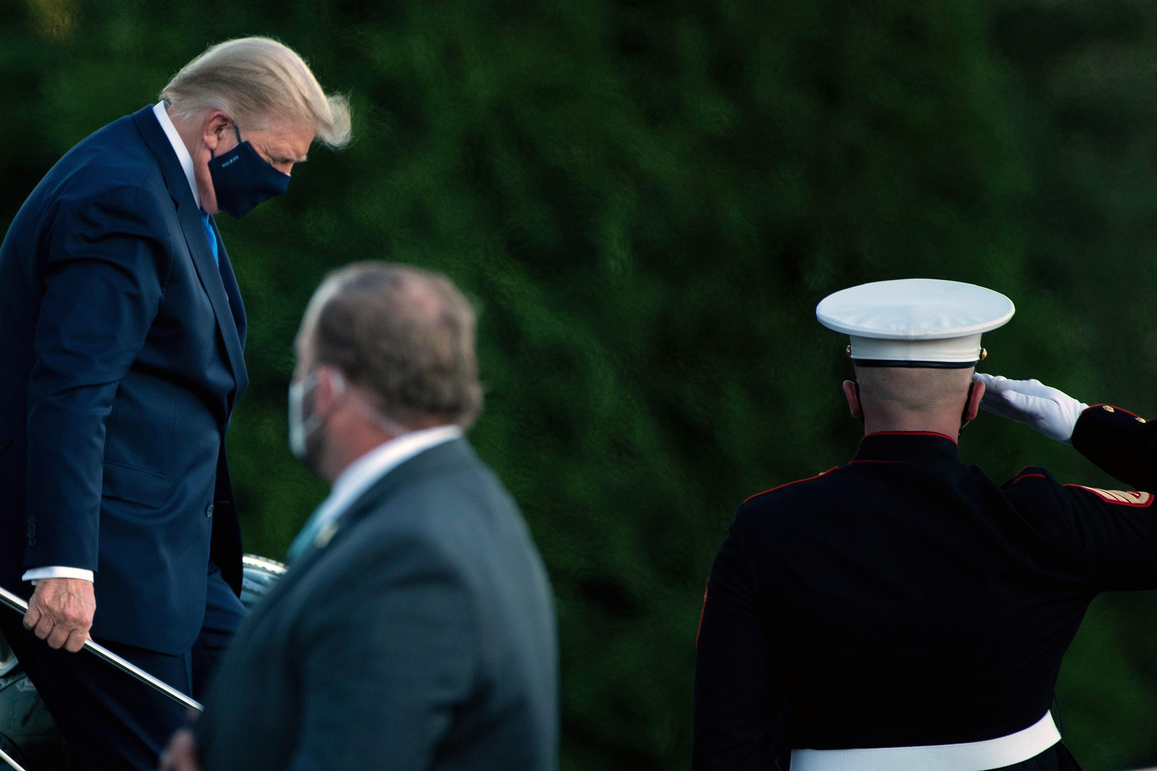 Donald Tramp poslao poruku iz bolnice, primio Remdesivir