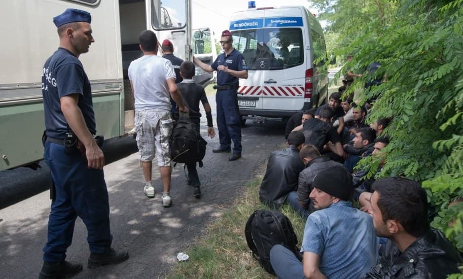 Mađarska policija u kamionu pronašla 45 migranata