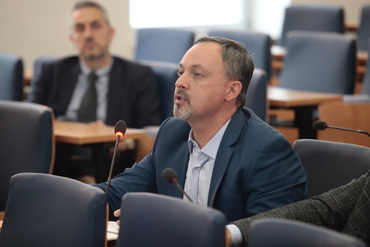 Dević za "Avaz": Nemaju većinu u Klubu Bošnjaka, ključ drži SBB