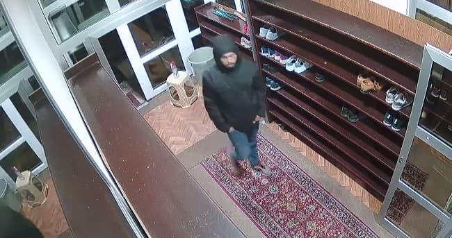 U vrijeme namaza muškarac iz džamije ukrao dva para patika