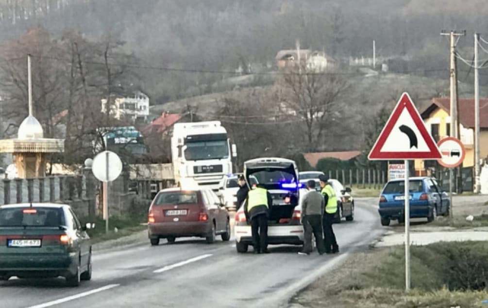 U sudaru Peugeota i Golfa povrijeđena jedna osoba