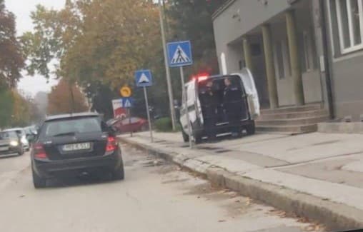 Potukli se migranti u centru Visokog, jedna osoba teško povrijeđena