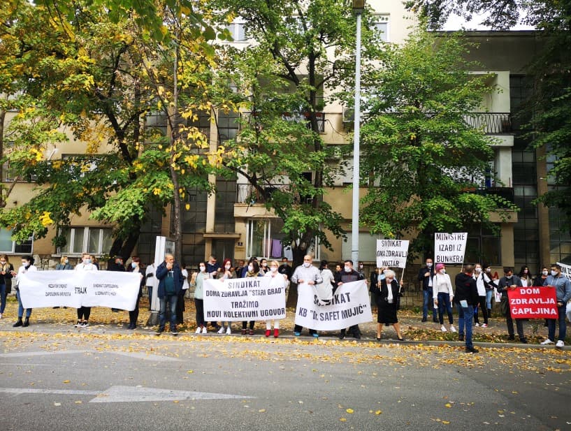 Zdravstveni radnici izašli na ulice - Avaz