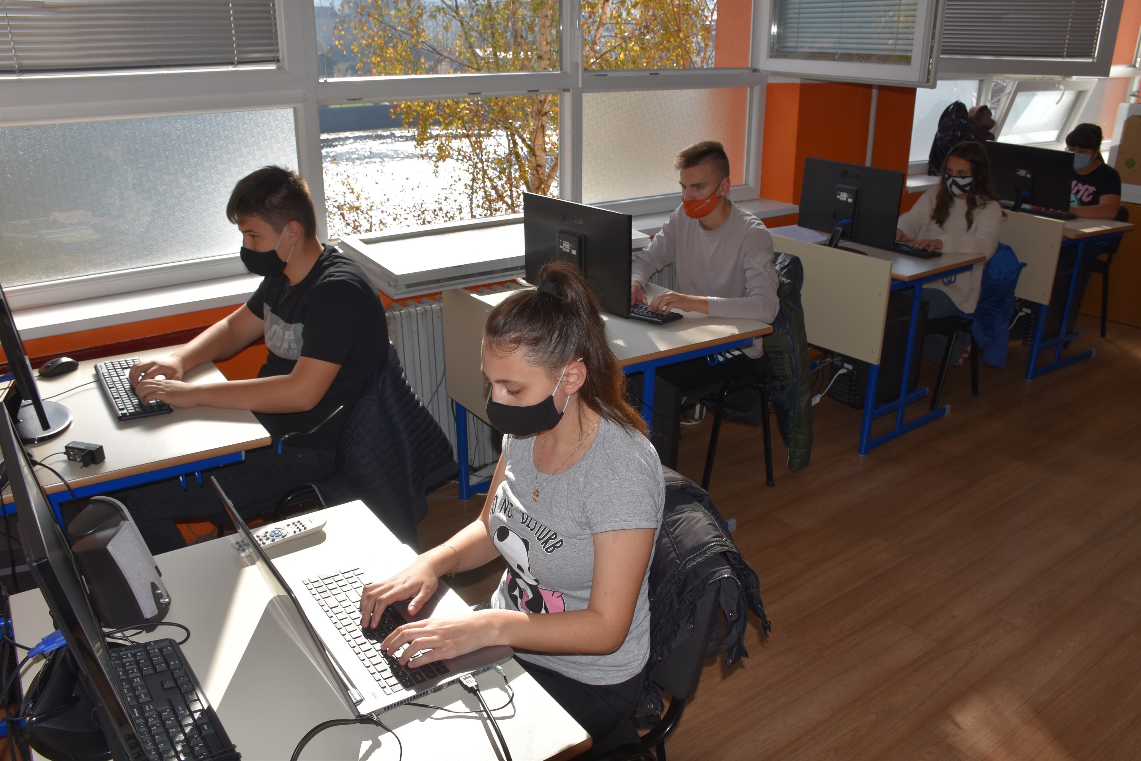 Kabinet obrađivača plastike - Avaz