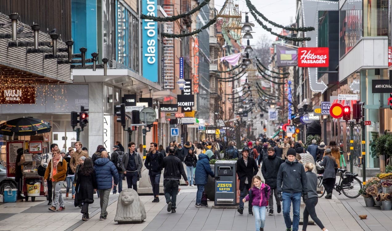 Švedska zbog korone uvodi zabranu prodaje alkohola nakon 22 sata