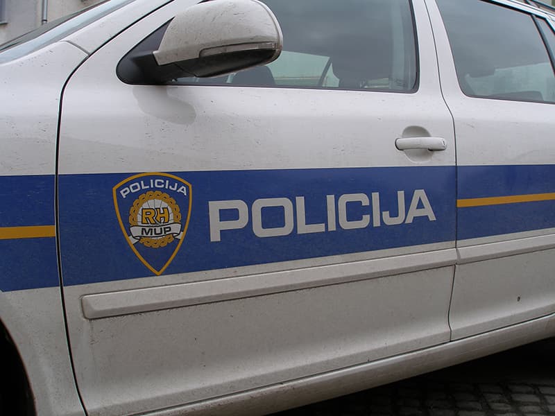 Nisu željeli platiti račun u piceriji pa pretukli uposlenika