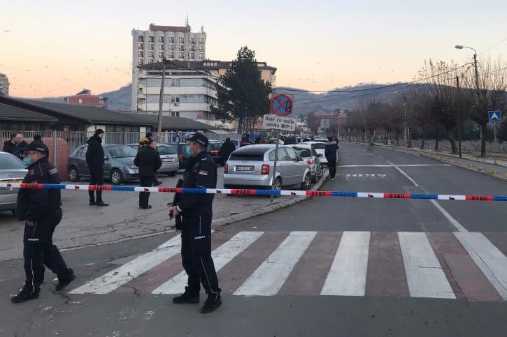 Otac i sin rešetali u prometnoj ulici, ranjenoj prolaznici se bore za život