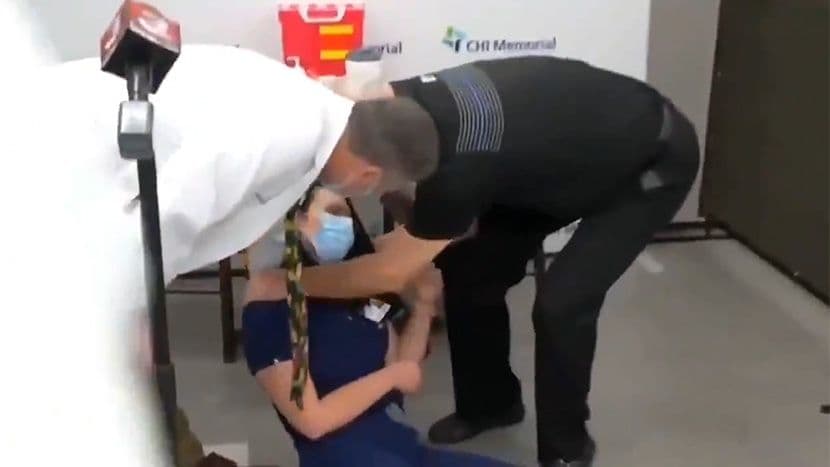 Medicinska sestra se onesvijestila nakon što je primila „Pfizerovu“ vakcinu