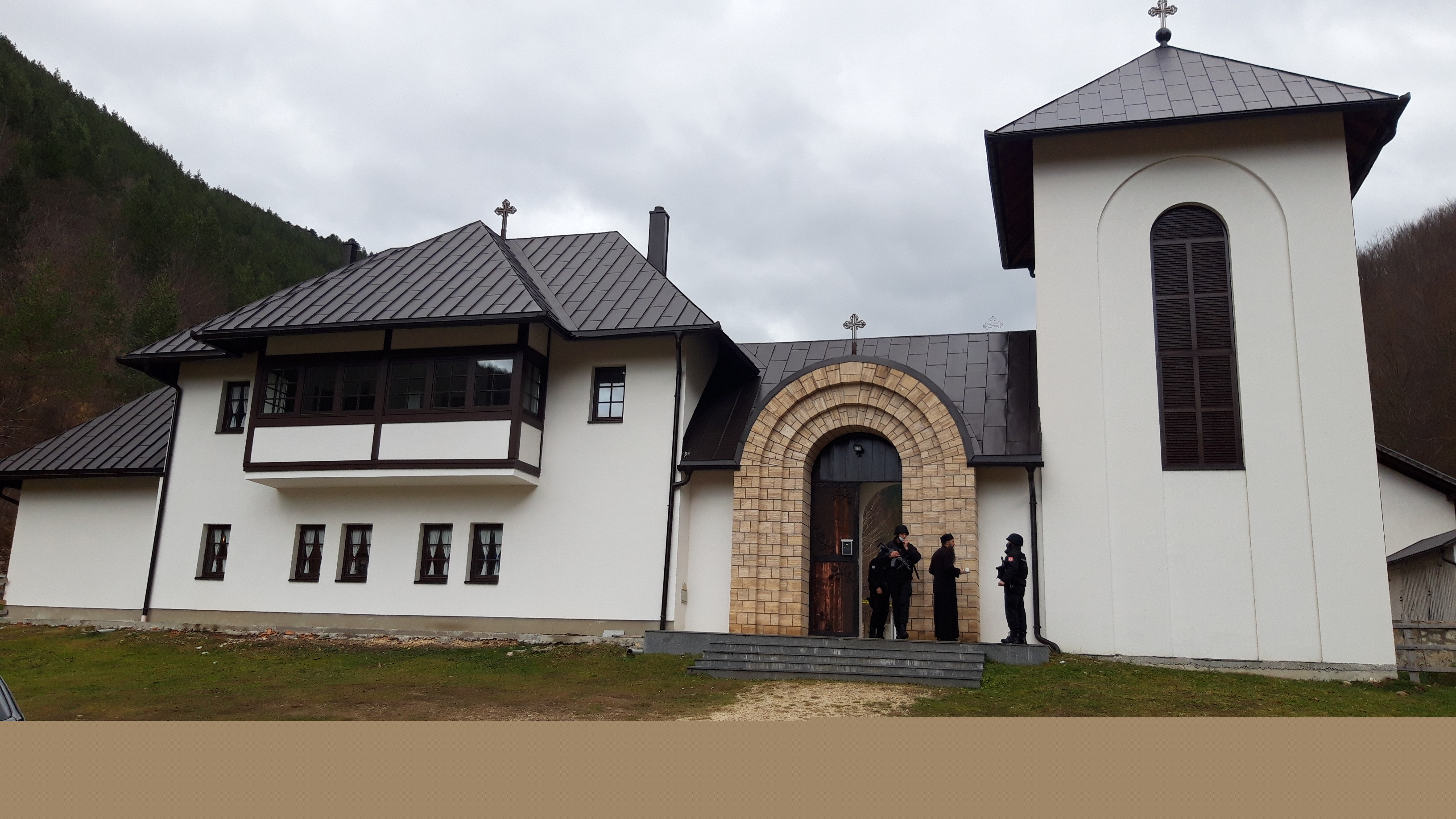 Ševo ranjenog monaha zaključao pa ukrao oko 1.200 maraka