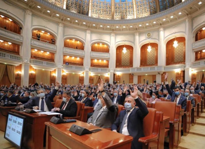 Romanian parliament approves new pro-European govt