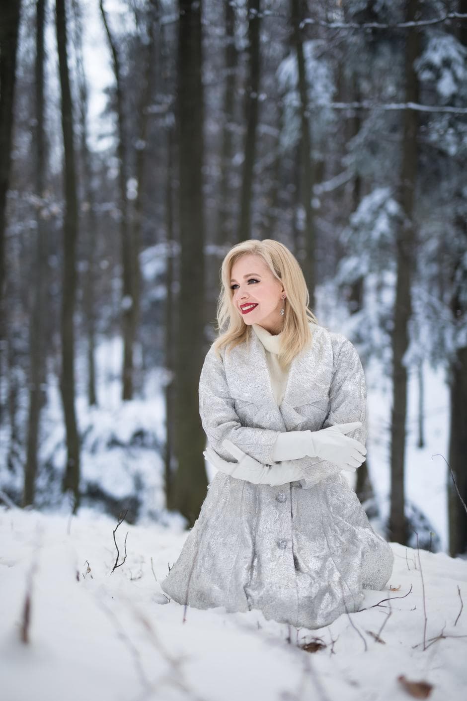 Za nju nema zime: Jelena Rozga prkosi hladnoći u lepršavoj haljini