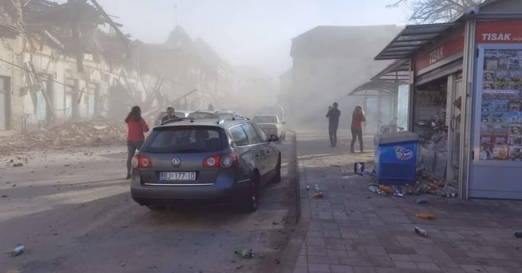 Sve službe upućene ka Petrinji - Avaz
