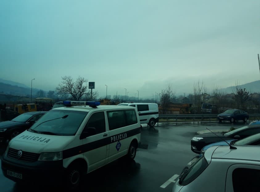 Uigrana ekipa istražitelja SIPA-e čekala da diler uzme karticu za autoput, a onda su ga opkolili i savladali