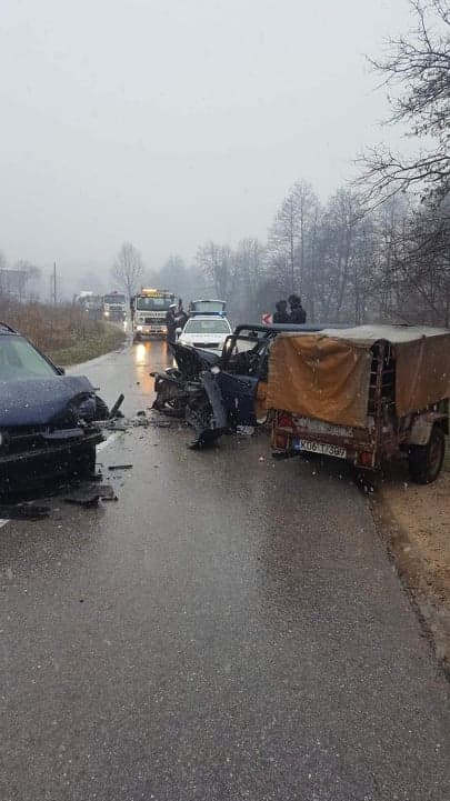 Nesreća kod Tešnja: Sudarila se dva vozila