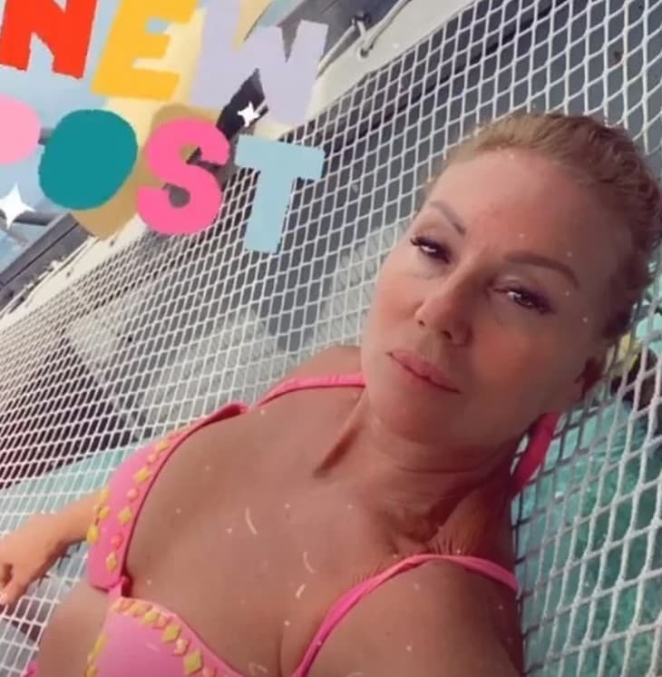 Lepa Brena na Maldivima u roze bikiniju izgledom ostavlja bez daha
