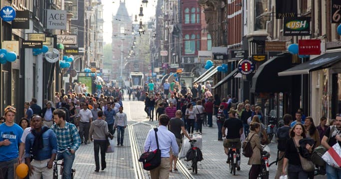 Gradonačelnica Amsterdama želi zabraniti turistima ulazak u kafiće s marihuanom