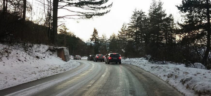 Vozite oprezno, poledice na kolovozima i učestali odroni