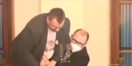 Potukli se zastupnici u češkom parlamentu